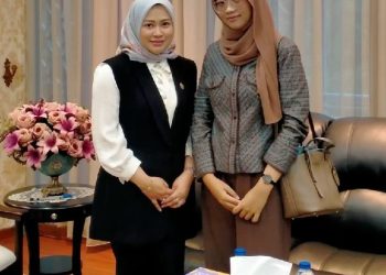 Ketua DPRD Sumut, Erni Aryanti SH (kiri) bersama Jihan yang terpilih mengikuti program YSEALI di Syracuse University.