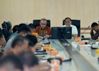 Pj Sekretaris Daerah Provinsi Sumut Effendy Pohan memimpin Rapat Gugus Tugas Pencegahan dan Penanganan Tindak Pidana Perdagangan Orang (TPPO) di Ruang Rapat Lantai 2 Kantor Gubernur Sumut Jalan Diponegoro Kota Medan, Kamis (10/4/2025). Foto/Diskominfo Sumut